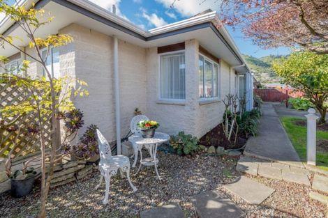 Photo of property in 6 Cranbrook Grove, Waikanae, 5036