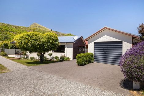 Photo of property in 48 Centennial Avenue, Arrowtown, 9302