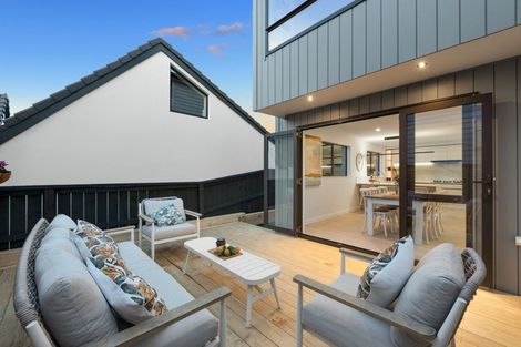 Photo of property in 42c Takutai Avenue, Half Moon Bay, Auckland, 2012