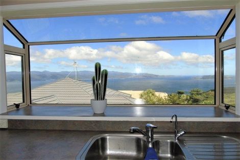 Photo of property in 52 Dress Circle, Newlands, Wellington, 6037