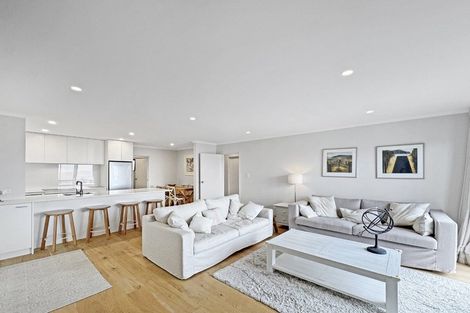 Photo of property in 123 Marine Parade, Seatoun, Wellington, 6022