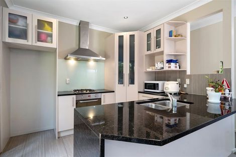 Photo of property in 23 Midhurst Avenue, Henderson, Auckland, 0612