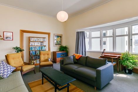 Photo of property in 218 Oriental Parade, Oriental Bay, Wellington, 6011