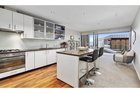 Photo of property in Patent 326 Apartments, 203s/326 Evans Bay Parade, Hataitai, Wellington, 6021