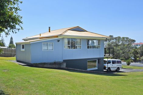 Photo of property in 44 Hauraki Road, Leigh, Warkworth, 0985