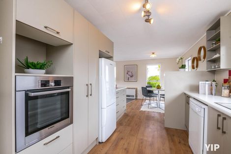 Photo of property in 21 Sunhaven Drive, Newlands, Wellington, 6037