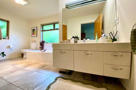 Photo of property in 16 Jackson Place, Pukekohe, 2120