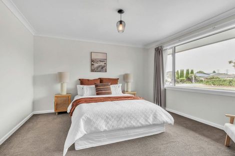 Photo of property in 328 Memorial Avenue, Burnside, Christchurch, 8053