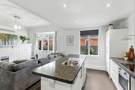 Photo of property in 253 Macandrew Road, Forbury, Dunedin, 9012