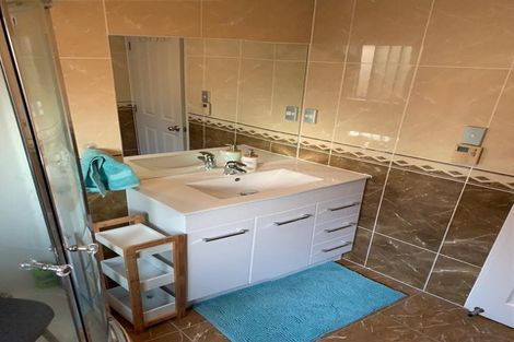 Photo of property in 13 Living Stream Road, Albany Heights, Auckland, 0632