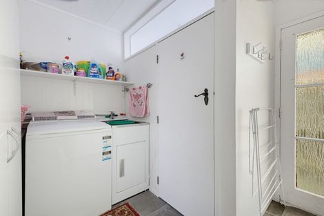 Photo of property in 84 Broadway, Stratford, 4332