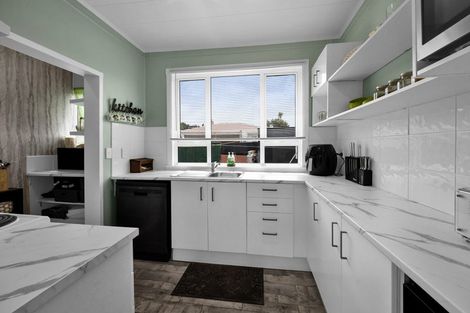 Photo of property in 10 Lincoln Street, Patea, 4520