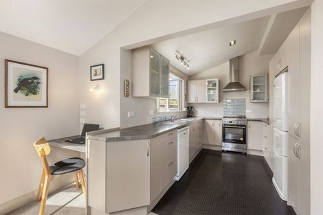 Photo of property in 33 Mckinley Crescent, Brooklyn, Wellington, 6021