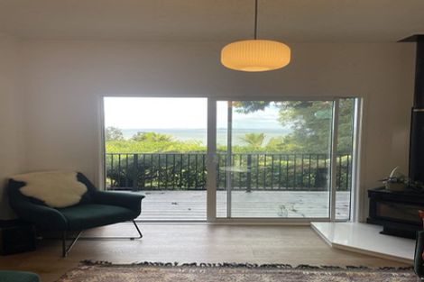 Photo of property in 60 Kauri Point Road, Laingholm, Auckland, 0604