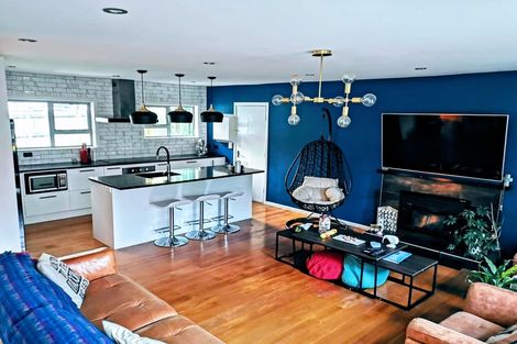 Photo of property in 17 Golf Road, New Lynn, Auckland, 0600