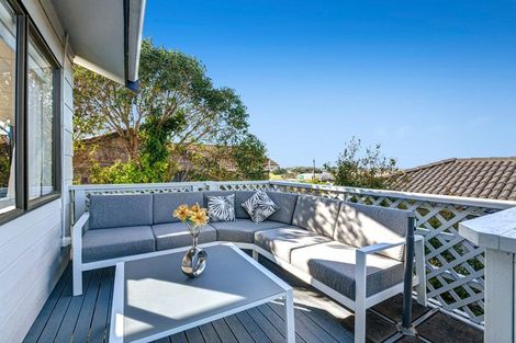 Photo of property in 57a Wade River Road, Stanmore Bay, Whangaparaoa, 0932