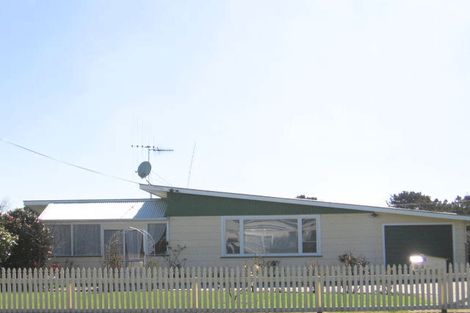 Photo of property in 23 Seabury Avenue, Foxton Beach, Foxton, 4815