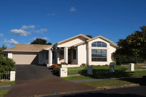 Photo of property in 6 Frank Nobilo Drive, Golflands, Auckland, 2013