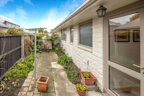 Photo of property in 2/2a Chilcombe Street, Ilam, Christchurch, 8041