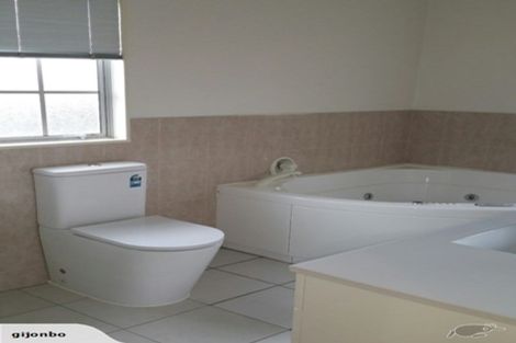 Photo of property in 1/1 Stoneleigh Court, Sunnynook, Auckland, 0632