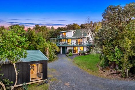Photo of property in 934 Sandspit Road, Sandspit, Warkworth, 0982