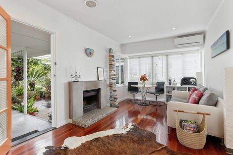 Photo of property in 26 Peter Terrace, Castor Bay, Auckland, 0620
