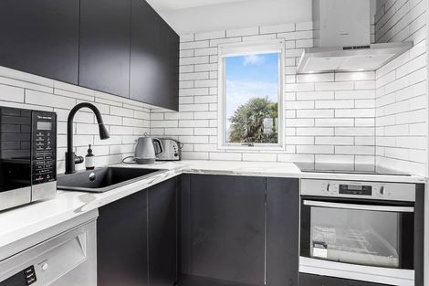 Photo of property in 63 Seaview Road, Castor Bay, Auckland, 0620