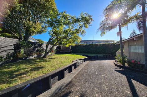 Photo of property in 2/42 Knightsbridge Drive, Forrest Hill, Auckland, 0620