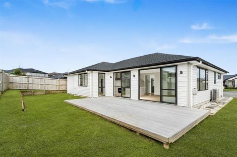 Photo of property in 9 Remana Crescent, Huapai, Kumeu, 0810