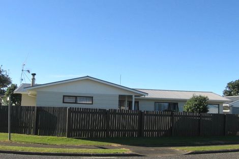 Photo of property in 57 Norfolk Crescent, Otaki Beach, Otaki, 5512