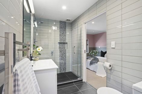 Photo of property in 6 Otitori Bay Road, Titirangi, Auckland, 0604