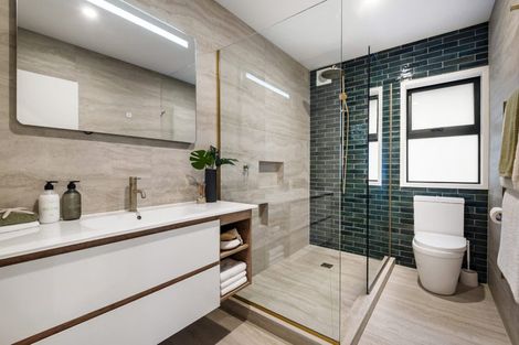 Photo of property in 5 Island Bay Road, Beach Haven, Auckland, 0626