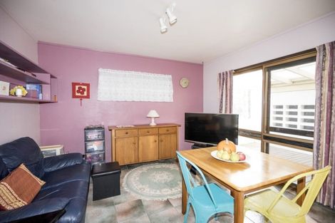 Photo of property in 8 Mappin Place, Chatswood, Auckland, 0626