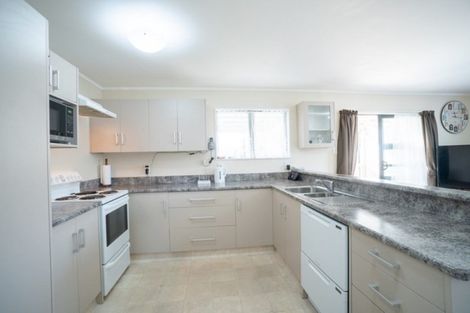 Photo of property in 15 Charles Cross Street, Longburn, Palmerston North, 4412