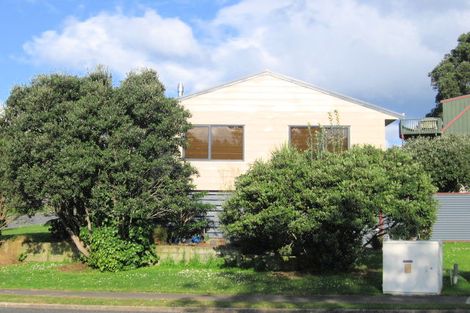 Photo of property in 128 Onemana Drive, Onemana, Whangamata, 3691