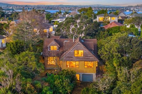 Photo of property in 18 Valley Road, Northcote, Auckland, 0626