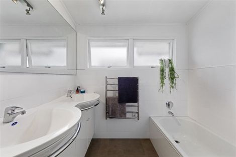 Photo of property in 1/51 East Coast Road, Milford, Auckland, 0620