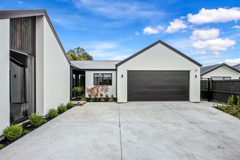 Photo of property in 6 Old Stone Lane, Cracroft, Christchurch, 8022