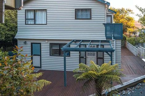 Photo of property in 10 Tio Tio Road, Miramar, Wellington, 6022