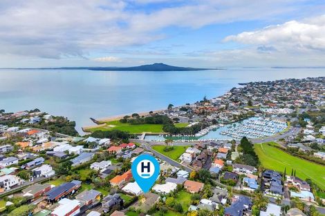 Photo of property in 2/19a Seaview Road, Castor Bay, Auckland, 0620