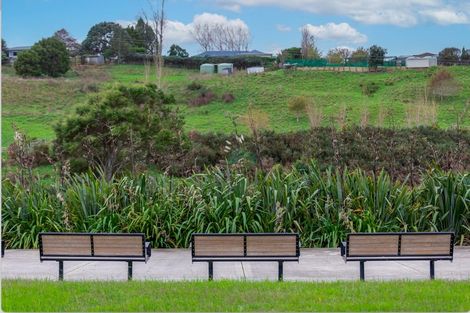 Photo of property in 4 Tuputupu Drive, Kumeu, 0810