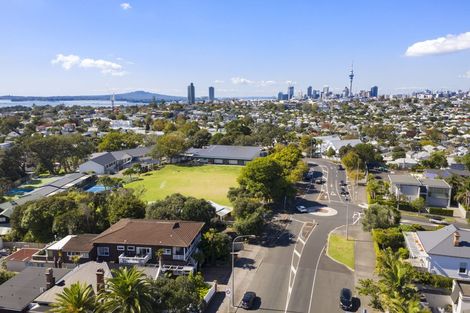 Photo of property in 213 Jervois Road, Herne Bay, Auckland, 1011