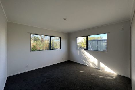 Photo of property in 5 Macadamia Close, Goodwood Heights, Auckland, 2105