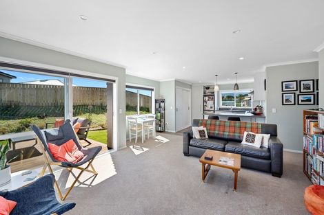 Photo of property in 5 Seagrass Place, Otaki Beach, Otaki, 5512