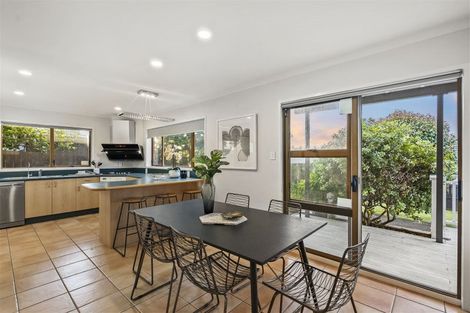 Photo of property in 1/52 Aberdeen Road, Campbells Bay, Auckland, 0620