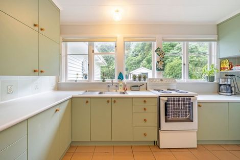 Photo of property in 489 Stokes Valley Road, Stokes Valley, Lower Hutt, 5019