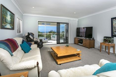 Photo of property in 128 Arran Road, Browns Bay, Auckland, 0630