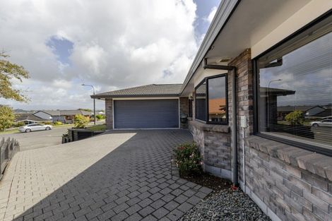 Photo of property in 15 Sandel Rise, Merrilands, New Plymouth, 4312