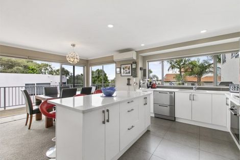 Photo of property in 62 Lagoon Way, West Harbour, Auckland, 0618