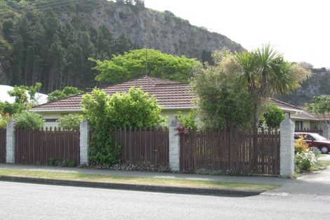 Photo of property in 2/10 Taupata Street, Redcliffs, Christchurch, 8081